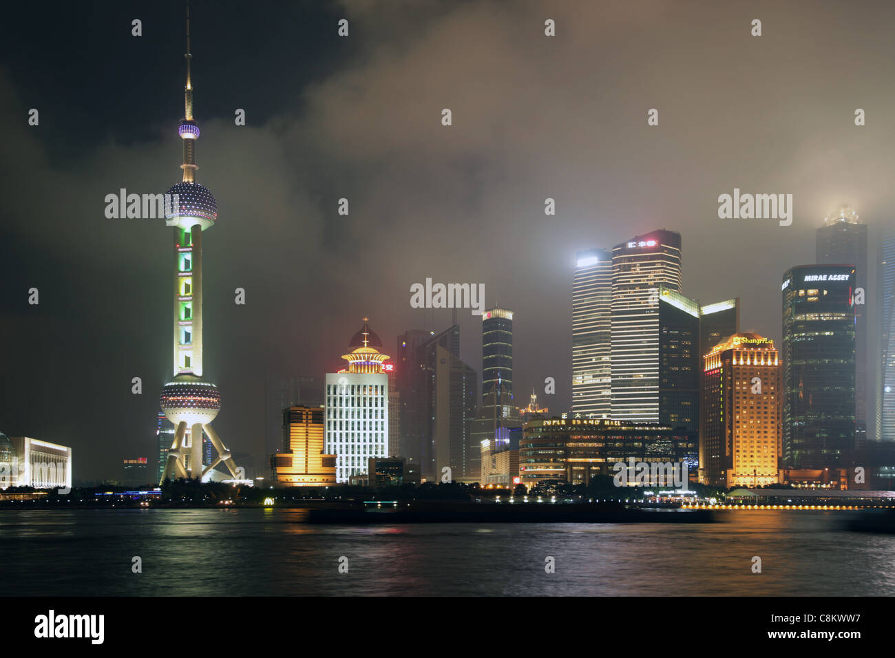 China. Shanghai. Moderne Gebäude im Bereich Pudong und Huangpu-Fluss Stockfoto