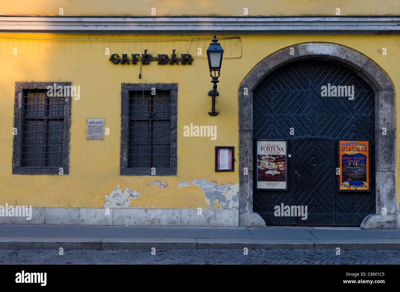 Cafe Bar in Vár-Hegy, Alt-Buda in Budapest Stockfoto