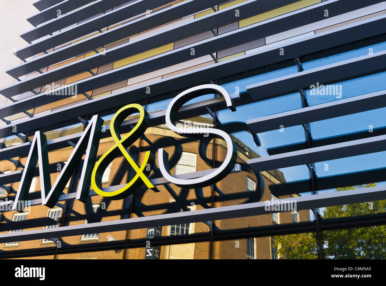 Marks und Spencer Ladenfront grassierenden Pferd Street in Norwich, Norfolk, England. Stockfoto