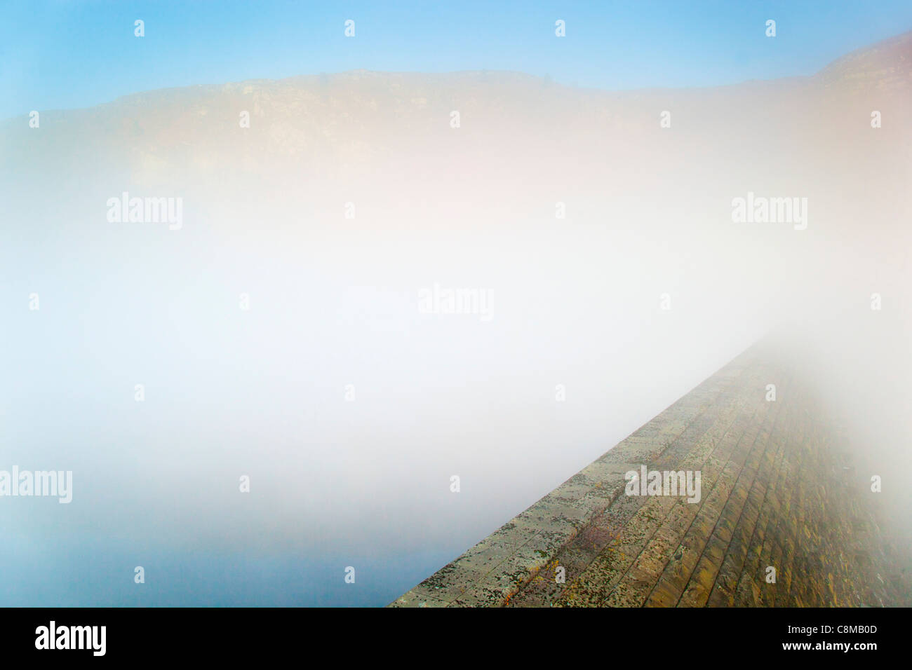 Elan-Tal; Caban Coch Reservoir Damm; am frühen Morgen; In der Nähe von Rhayader; Wales Stockfoto