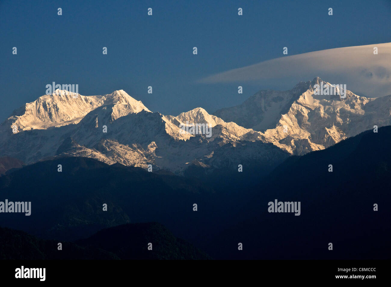 Mount Kabru und Mount Kangchenjunga im Morgenlicht aus Pelling Sikkim Indien Stockfoto