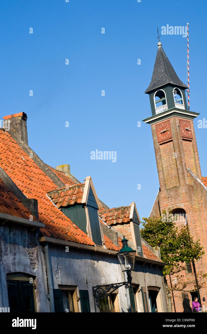 Die Kirche und die Gebäude an der Zuiderzee-Museum in den Niederlanden Stockfoto