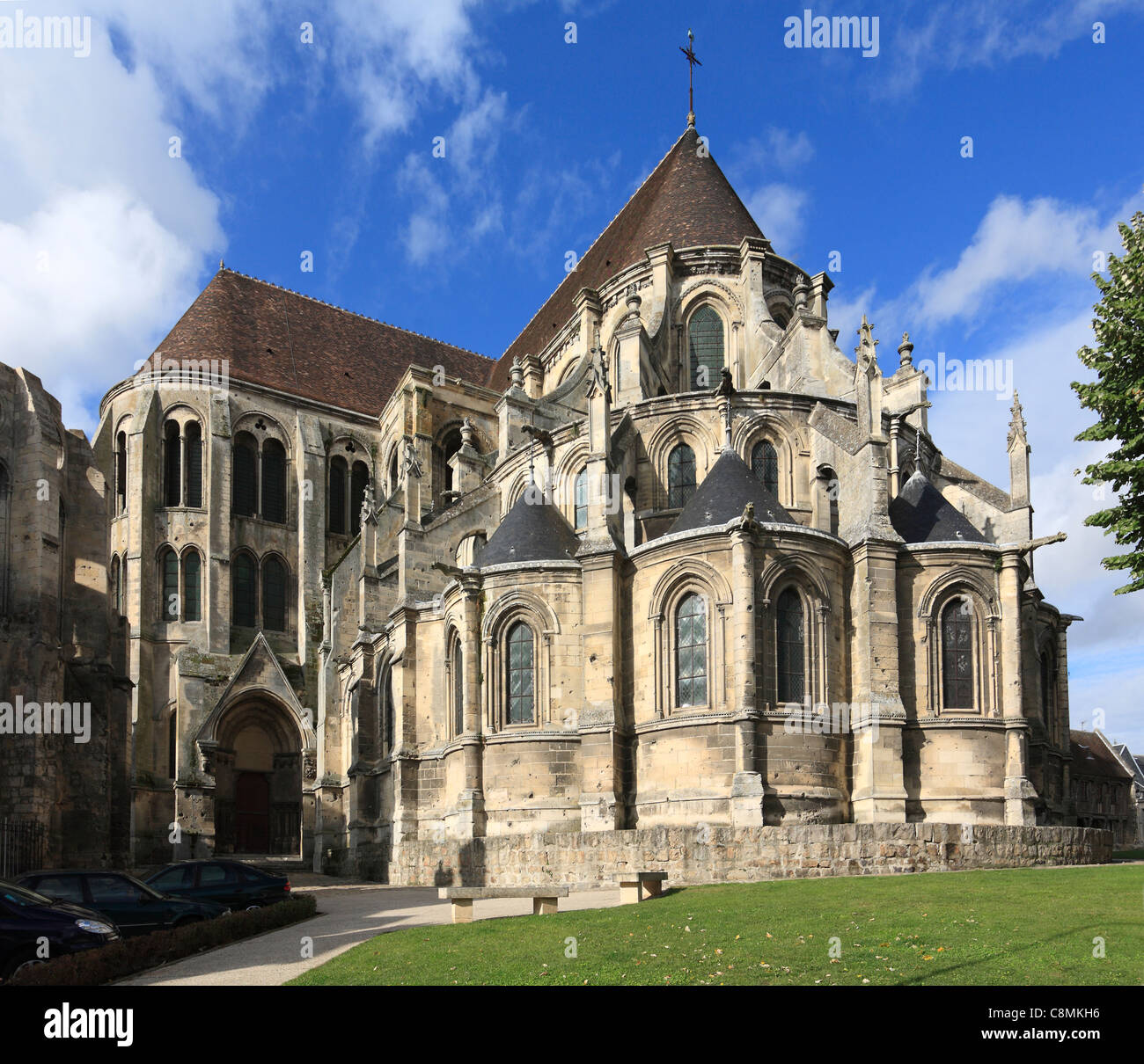 Noyon Kathedrale in der Oise, Frankreich - Ostfassade Stockfoto