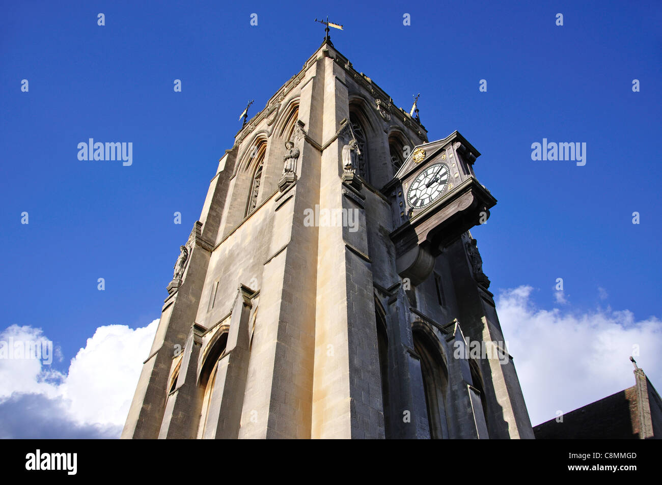 Die Pfarrei Kirche von St. Johannes der Täufer, High Street, Epping, Essex, England, Vereinigtes Königreich Stockfoto