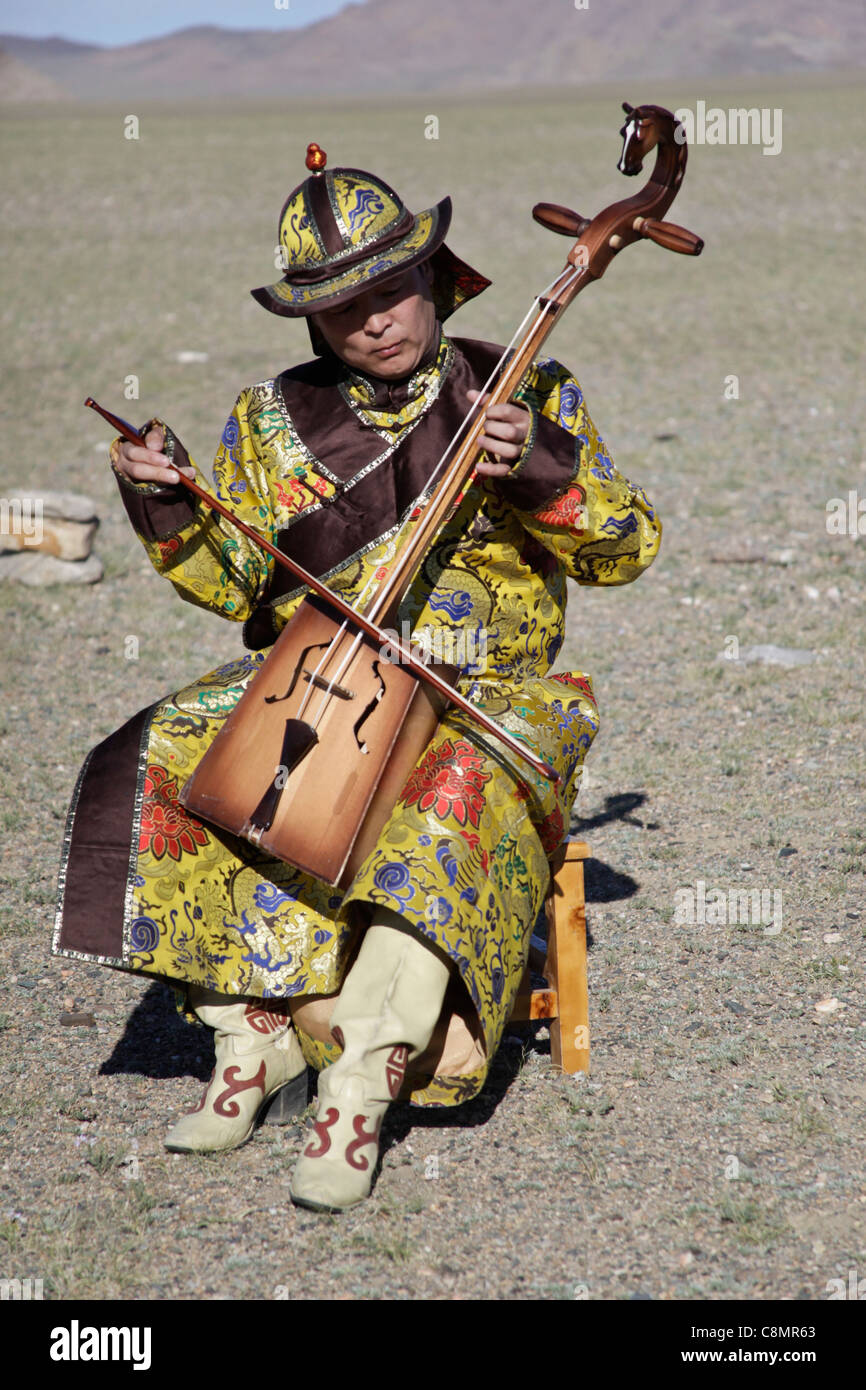 Musiker spielen die Morin Khuur, das typische Musikinstrument der Mongolei Stockfoto