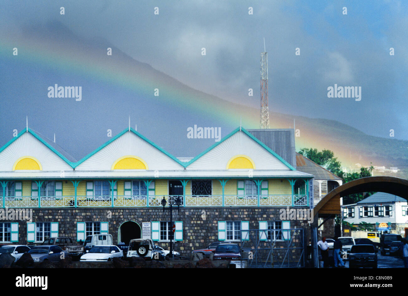 Nevis St. Kitts Charlestown Regenbogen über dem Hafen Stockfoto