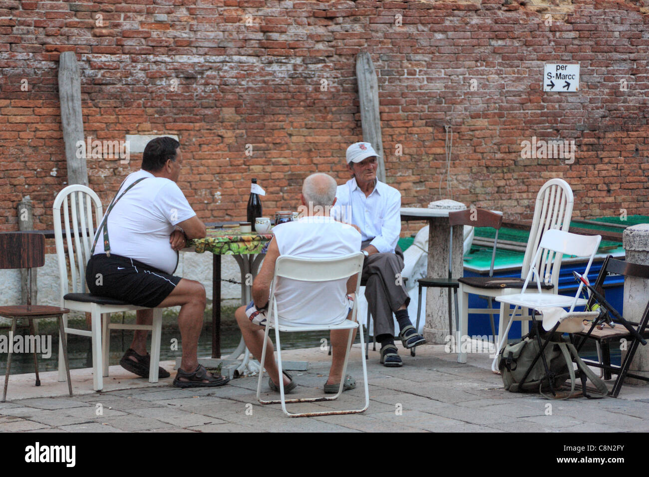 Venezianer mit Pause Zeit - Campo de le Gorne, Venedig Stockfoto