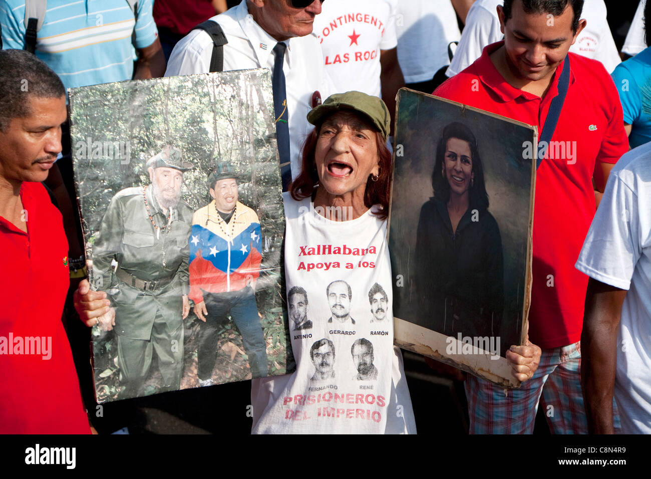 Kubanische Frau März in Havanna, Kuba zum Gedenken an den 50. Jahrestag der Invasion in der Schweinebucht, 17. April 2011 Stockfoto