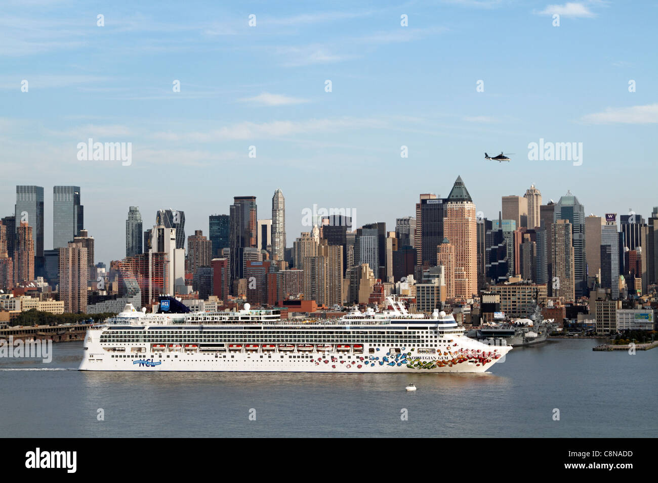 Hudson River Cruises Line Manhattan Midtown Schiff Skyline von Empire State building Reisen Hafen Stockfoto