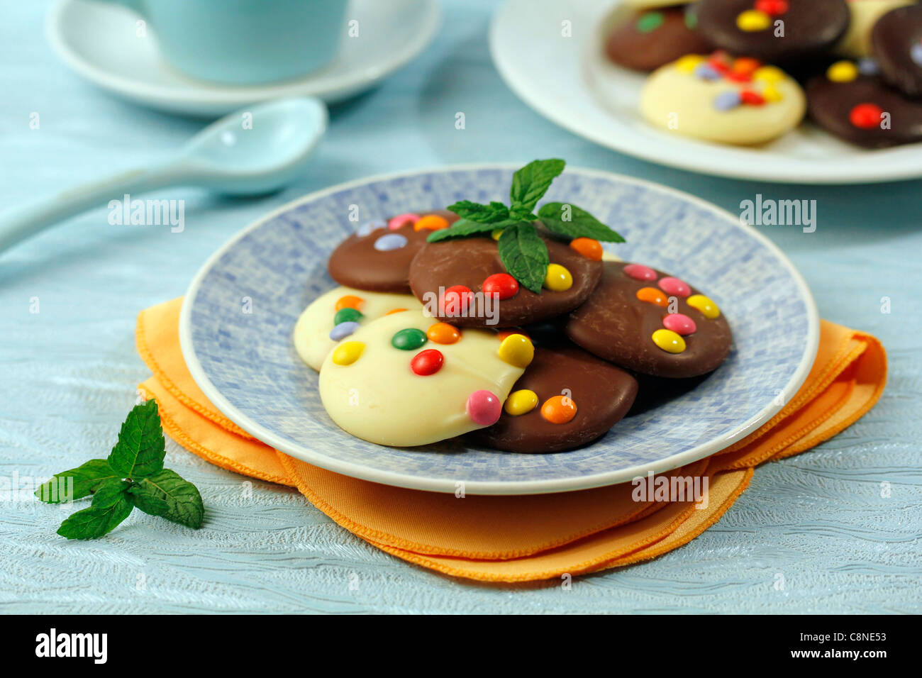 Zwei Schokoladen-Köstlichkeiten. Rezept zur Verfügung. Stockfoto