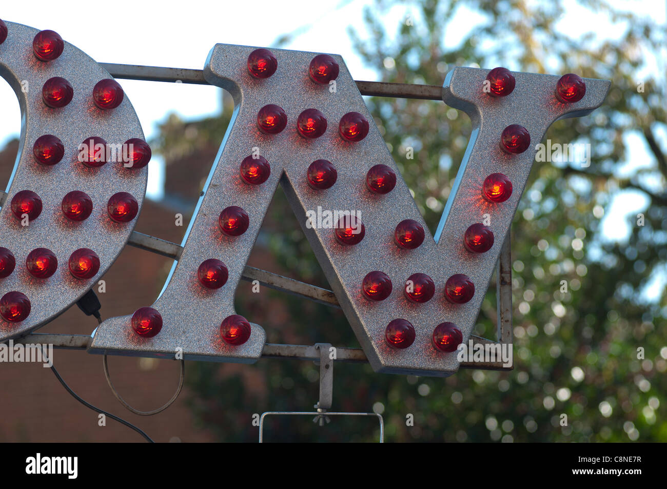 Buchstabe N am Messegelände fahren auf Warwick Mop Messe, UK Stockfoto