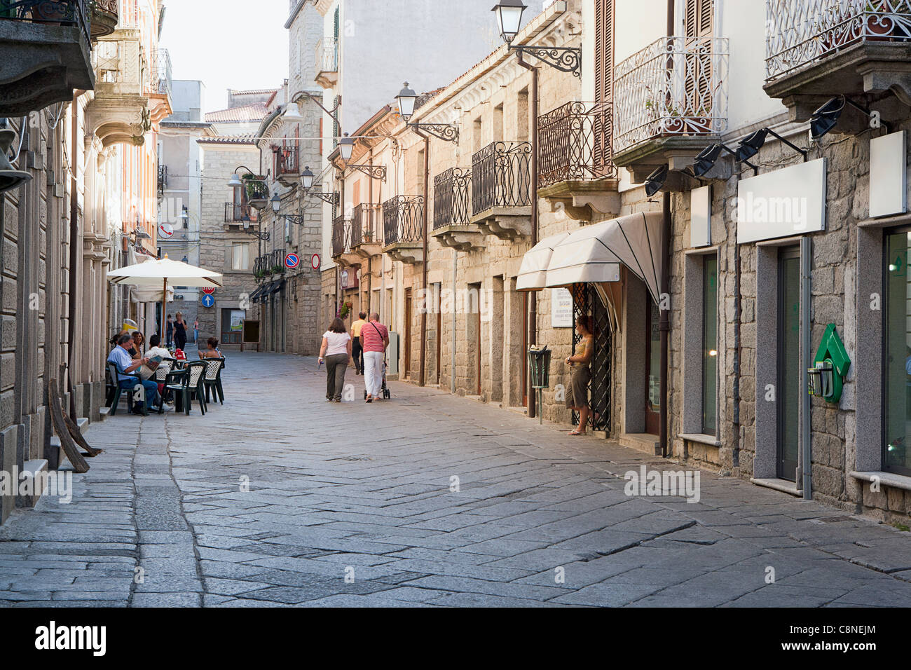 Italien, Sardinien, Tempio Pausania, Straße in der Altstadt Stockfoto