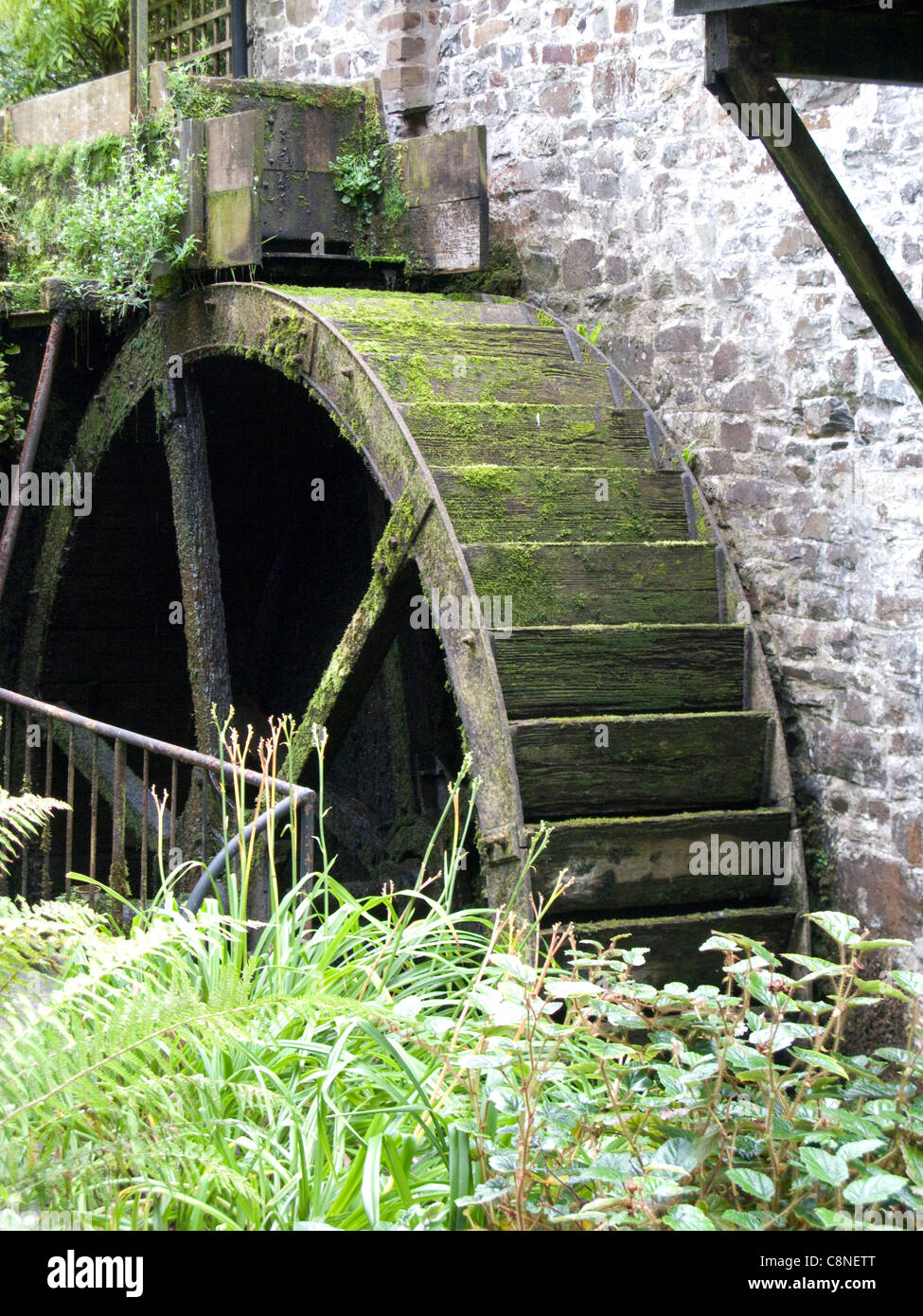 Großbritannien, England, Devon, Docton Mill, alte Wasserrad Stockfoto