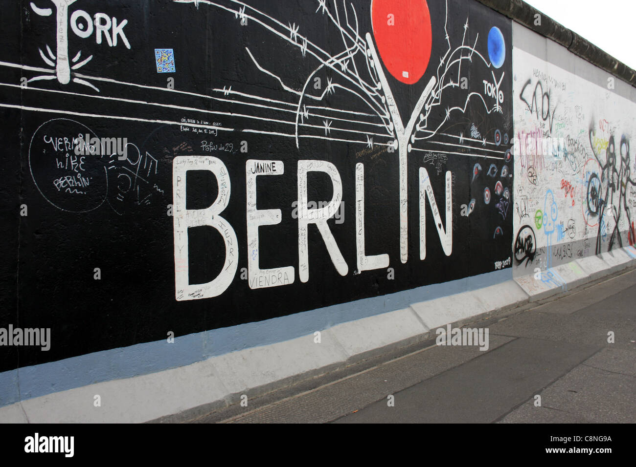 Graffiti auf der Berliner Mauer. Stockfoto