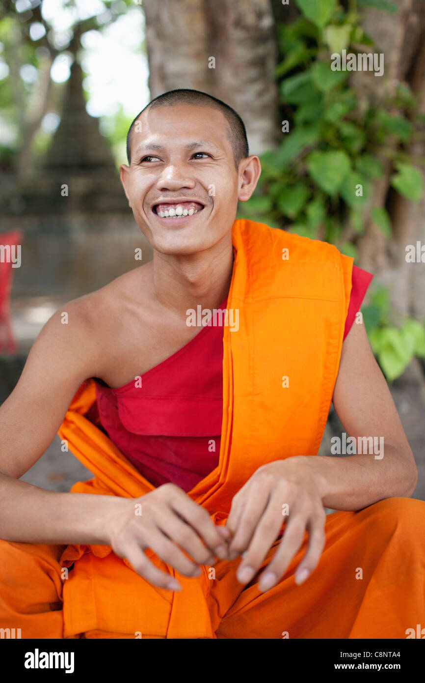 Lächelnden kambodschanischen Mönch Stockfoto