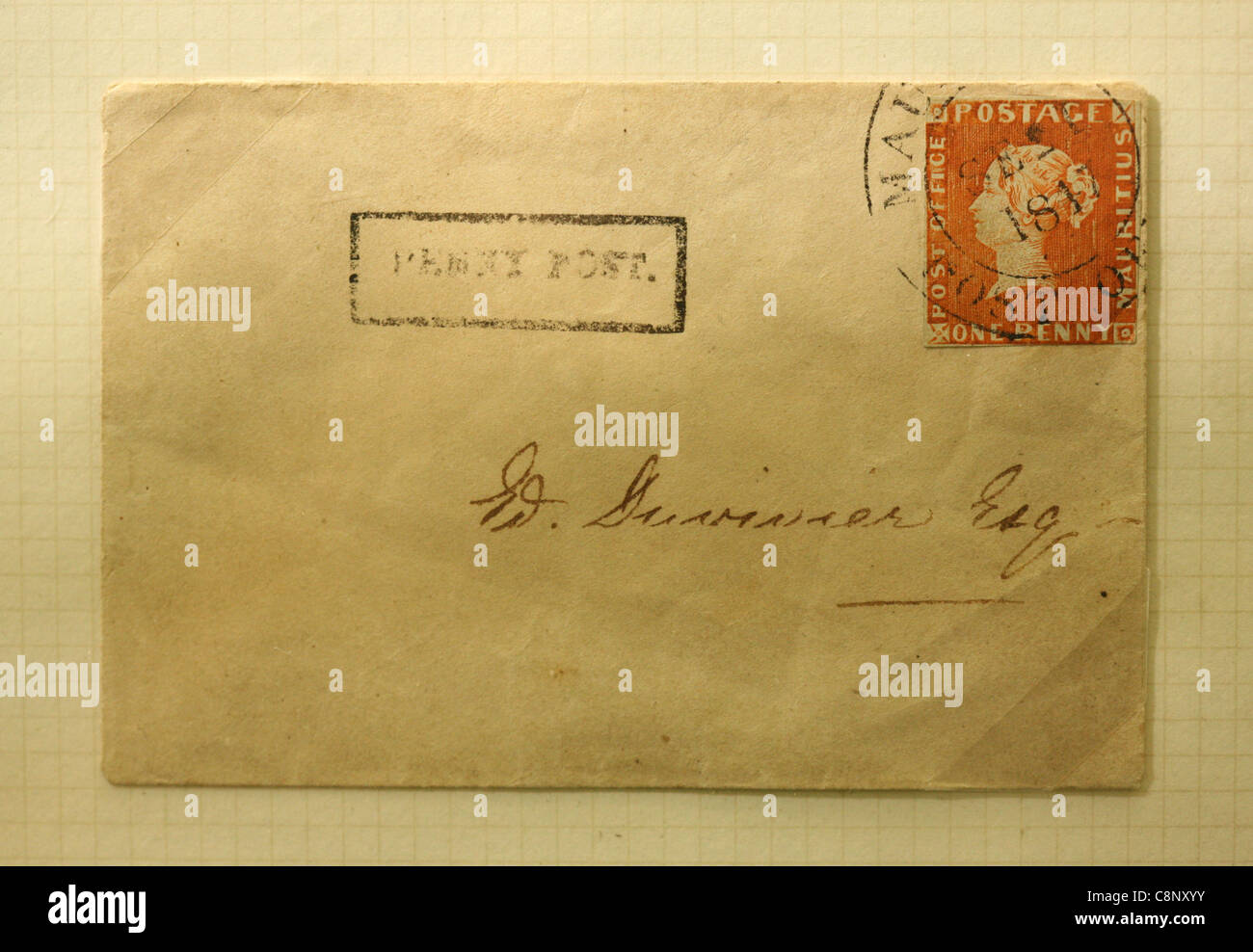 Die Mauritius "Post Office" einen Penny rote Stempel auf den Briefumschlag. Eines der seltensten Briefmarken der Welt. Stockfoto