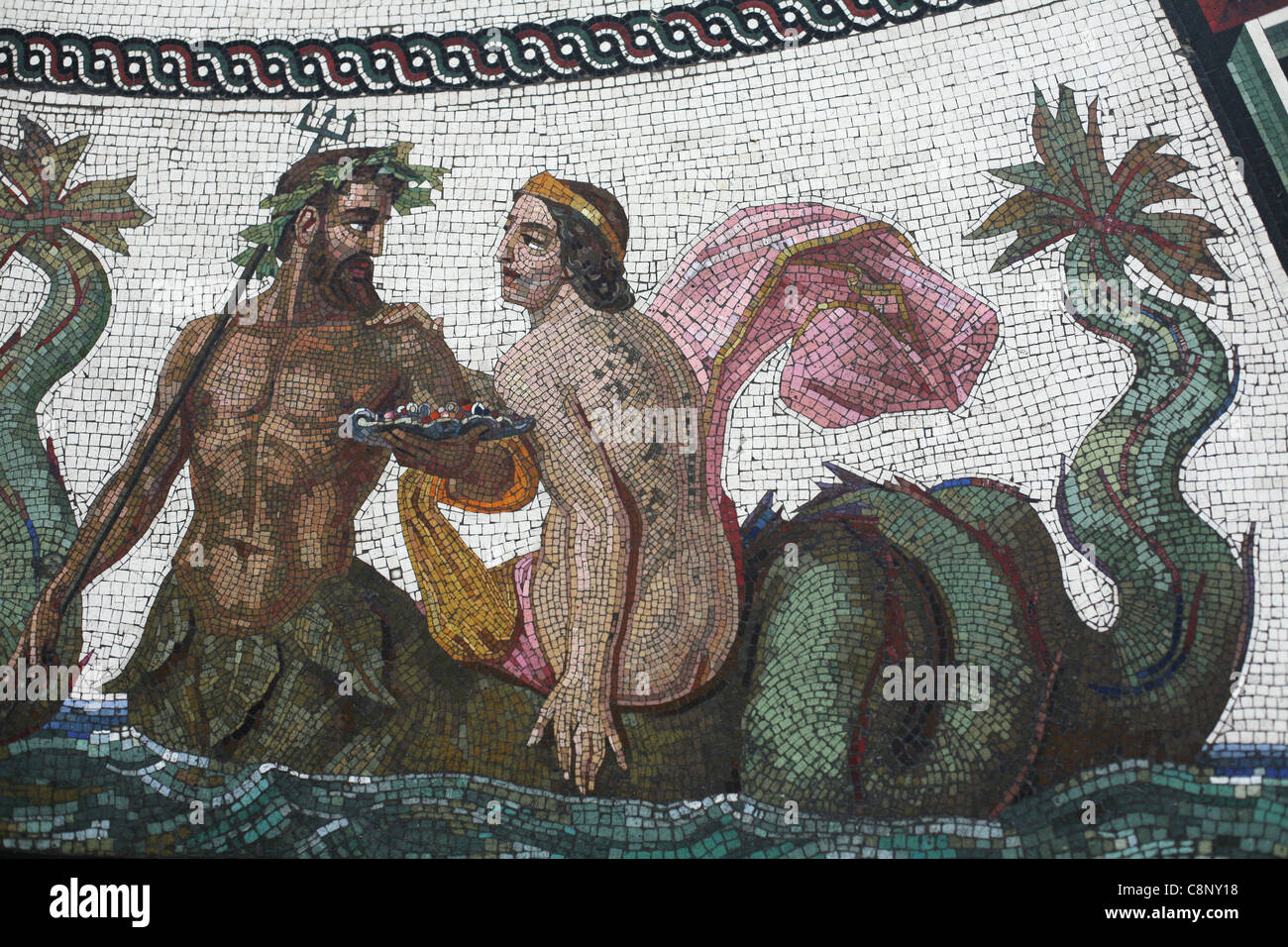 Triton und Nereide. Mosaik Boden der Pavillon Halle in der Eremitage in St. Petersburg, Russland. Stockfoto