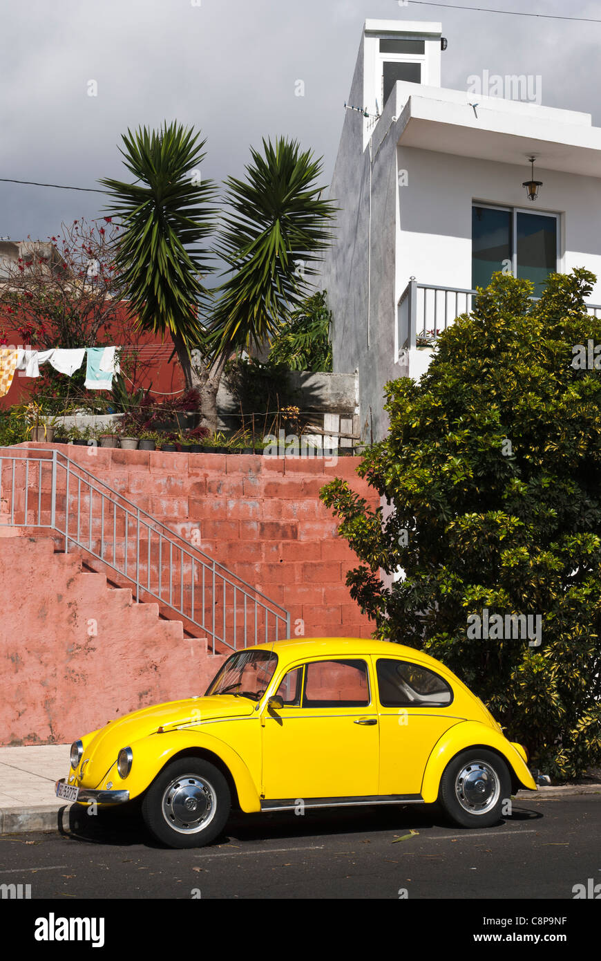 Gelben VW-Käfer. Los Llanos de Aridane, La Palma, Kanarische Inseln. Stockfoto