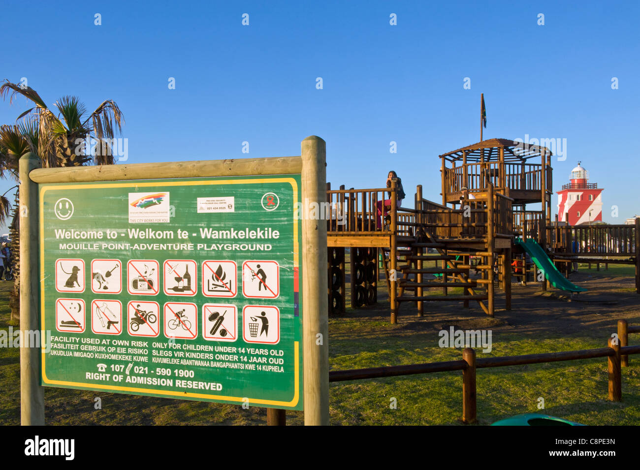 Verbotszeichen auf Kinder Palyground in Cape Town, South Africa Stockfoto
