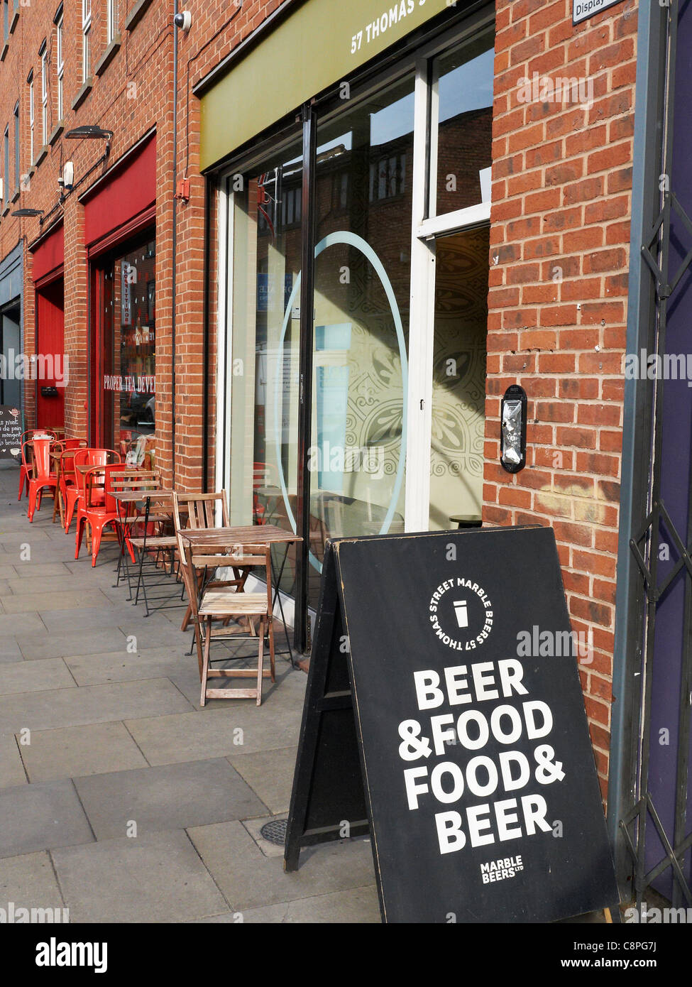 Bürgersteig Cafés oder Kneipen in Thomas Street Northern Quarter Manchester UK Stockfoto
