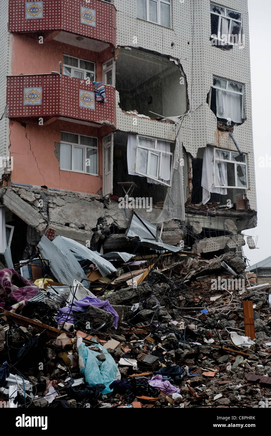 Erdbebenherd in Tabanlı Dorf und gemessenen 7,2 auf der Richterskala erschütterte Provinz Van, um 13:41 am 23. Oktober 2011. Das Erdbeben und die Nachbeben waren vor allem in den Regionen rund um das Epizentrum zu spüren. Die Stadt von Ercis in Provinz Van ist meistens am Samstag, 29. betroffen. Stockfoto