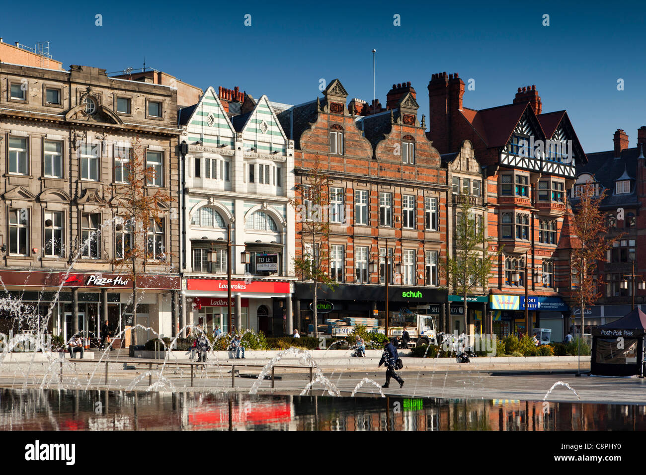 UK, Nottinghamshire, Nottingham, Old Market Square, Geschäfte Stockfoto