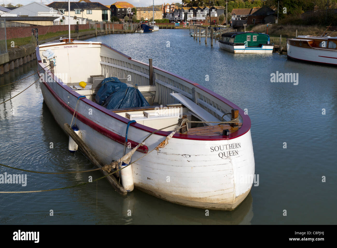 Eines der historischen Dünkirchen Schiffe wenig vor Anker im Hafen von Roggen East Sussex Stockfoto
