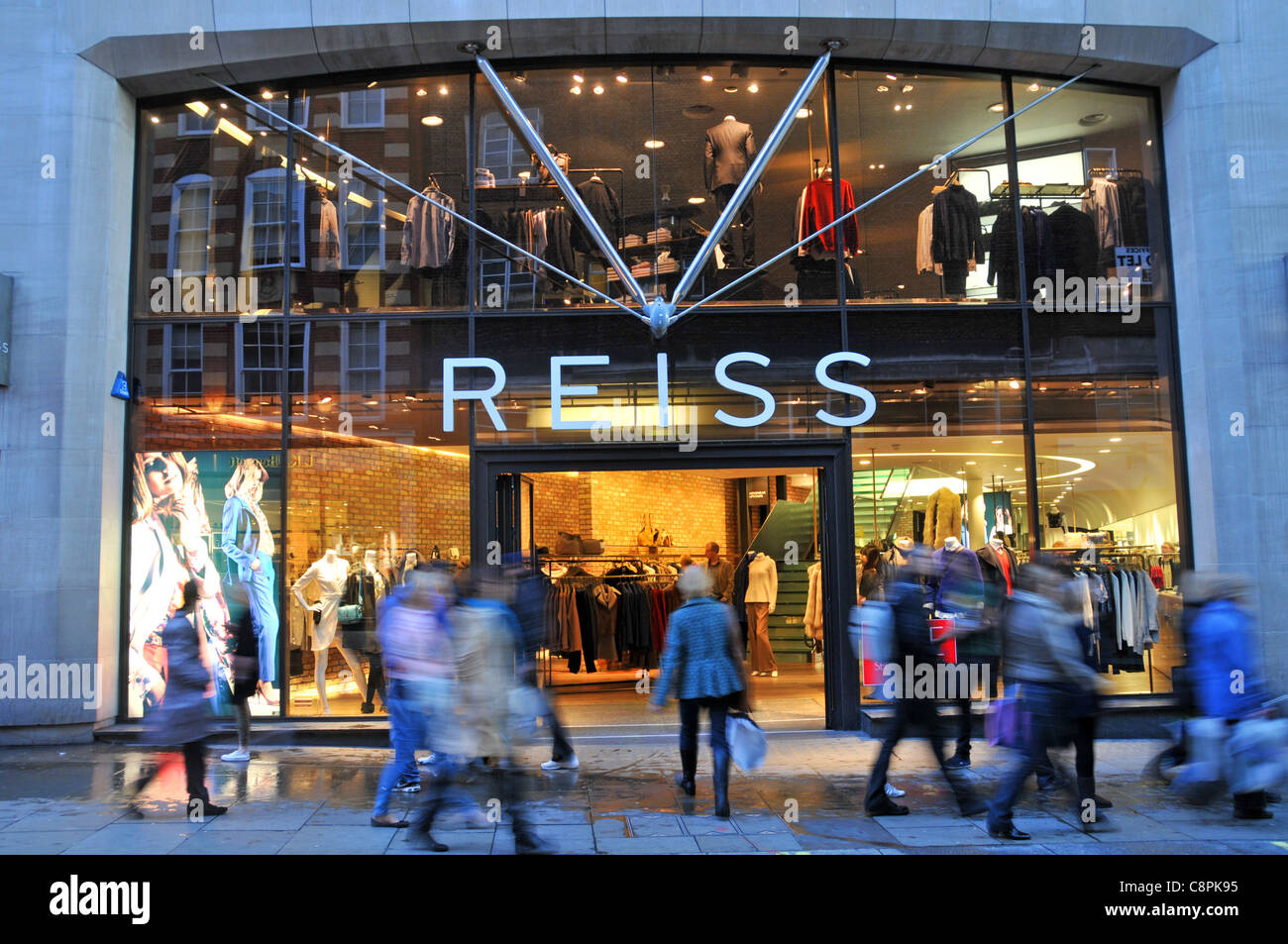Reiss-Mode Shop Covent Garden Kleidung zu speichern Stockfotografie - Alamy