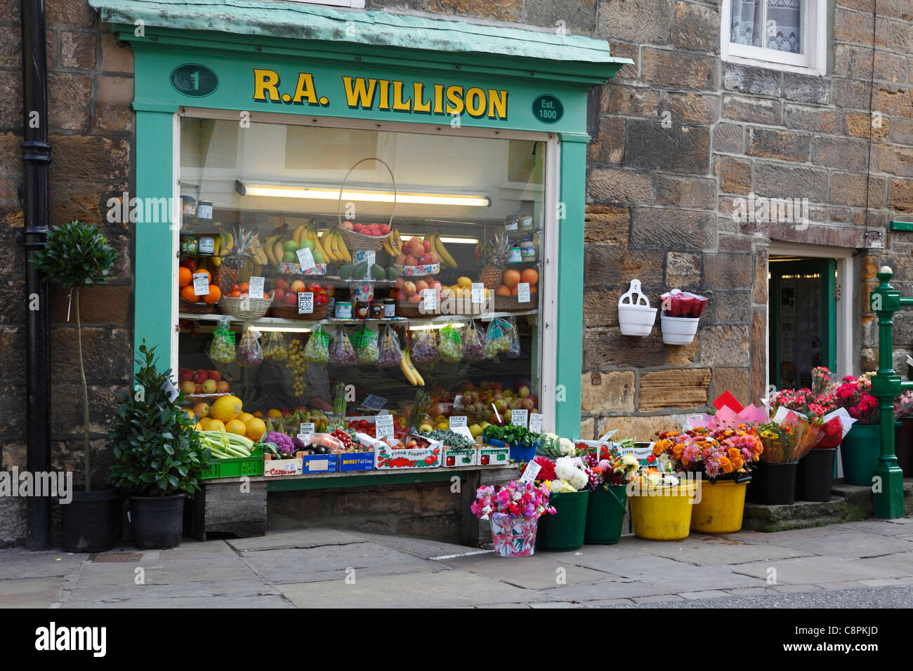 R.a. Willison Gemüsehändler gegründet 1800 in Whitby, North Yorkshire, England, UK Stockfoto