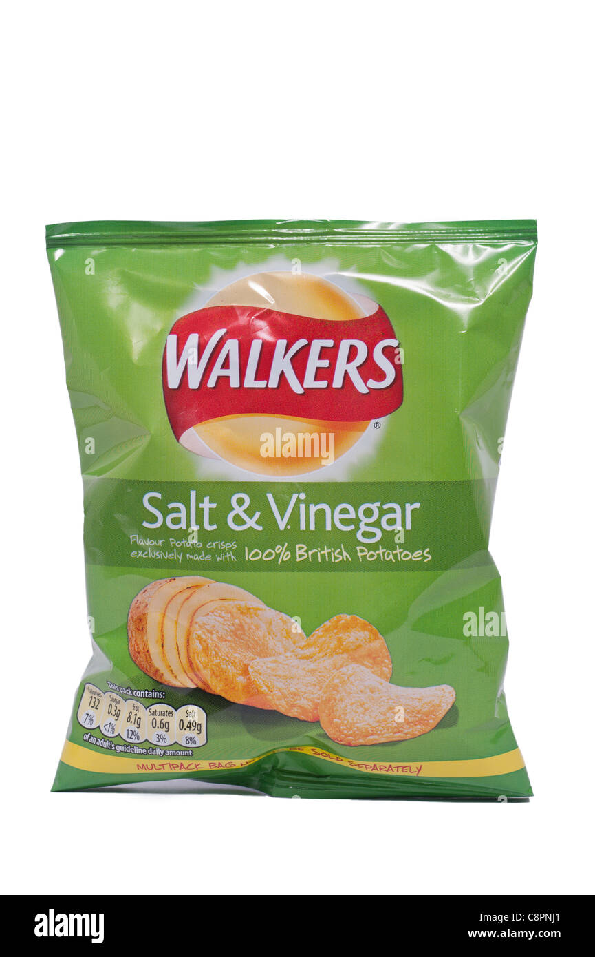 Ein Paket von Wanderer Salz und Essig würzen Kartoffelchips auf weißem Hintergrund Stockfoto
