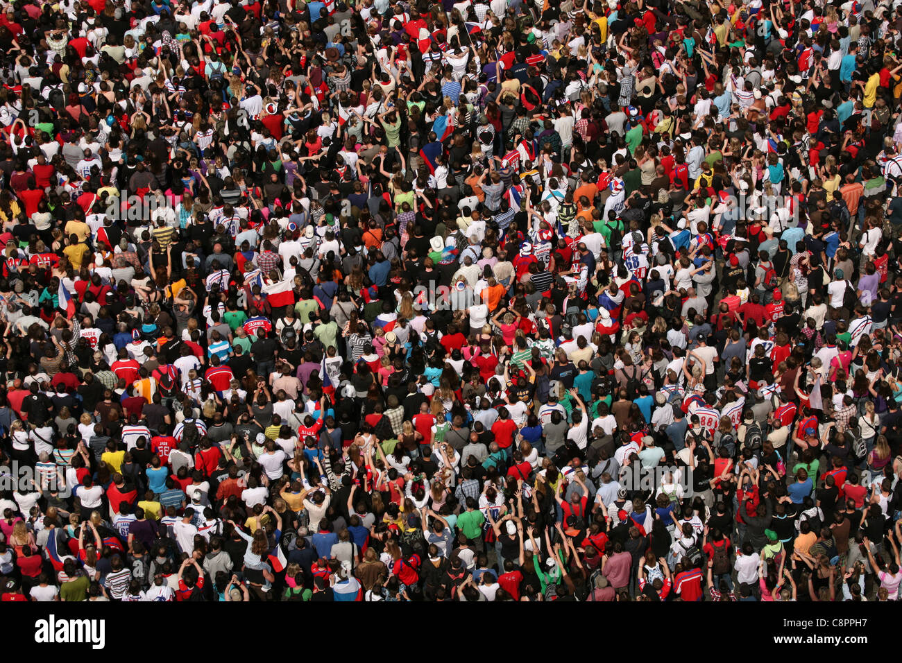 Fans feiern den Sieg des tschechischen Eishockey-Nationalmannschaft bei der Weltmeisterschaft in Prag, Tschechische Republik, am 24. Mai 2010. Stockfoto