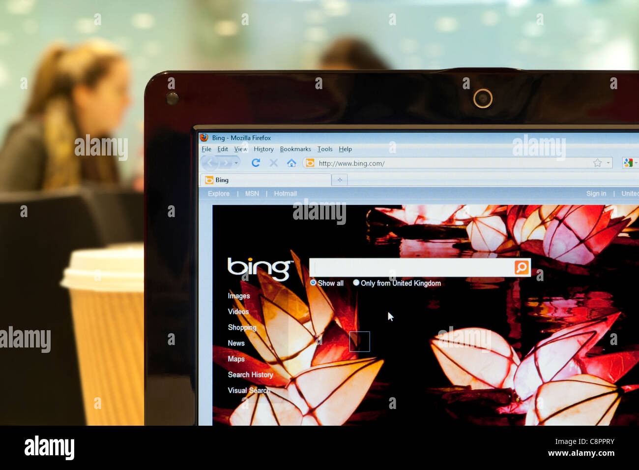 Die Bing-Website erschossen in einem Coffee-Shop-Umfeld (nur zur redaktionellen Verwendung: print, TV, e-Book und redaktionelle Webseite). Stockfoto