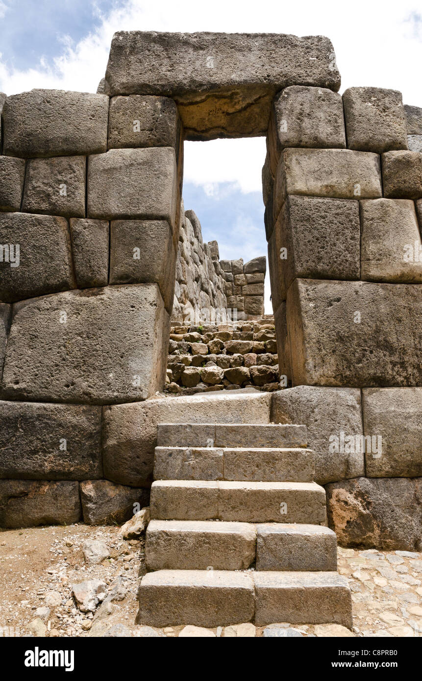 Kalkstein-Blöcke in den Ruinen von Sacsayhuaman Cusco-Peru Stockfoto