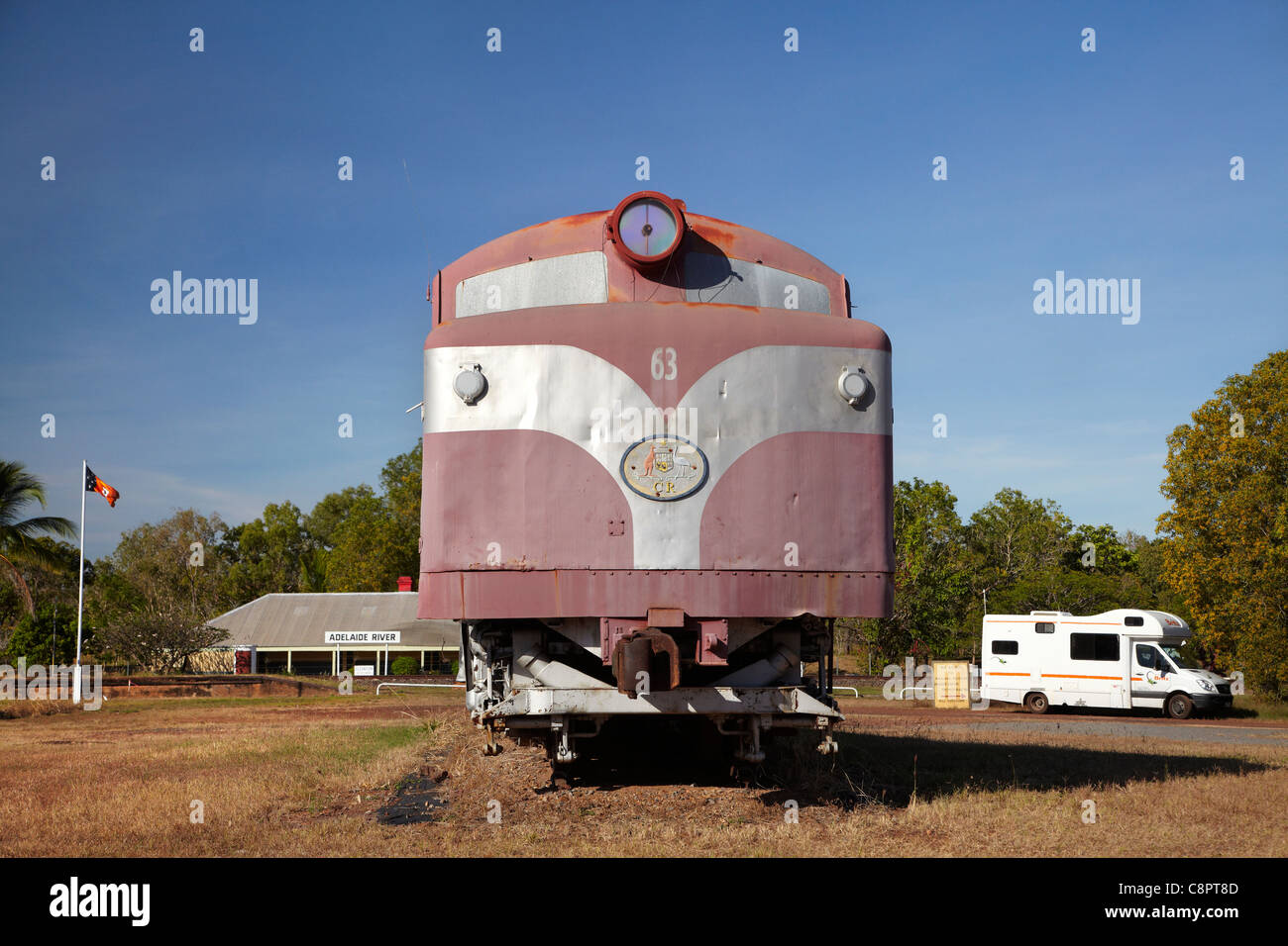 Alten Ghan Train, ehemalige Adelaide River Railway Station und Wohnmobil, Adelaide River, Northern Territory, Australien Stockfoto