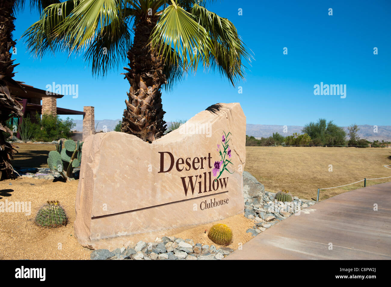 Ein Zeichen für Desert Willow Clubhaus auf Wüste Weide Country Club in Palm Desert, Kalifornien Stockfoto