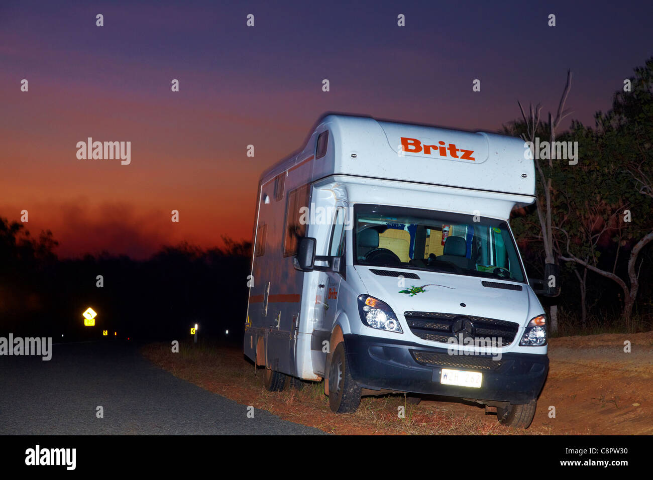 Wohnmobil an der Dämmerung, Litchfield Nationalpark, Northern Territory, Australien Stockfoto