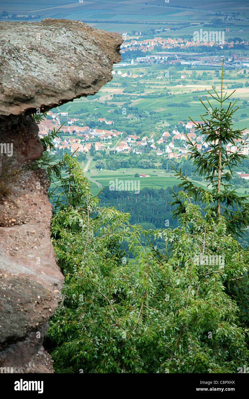 Frankreich, Elsass, Mont Sainte-Odile, Blick vom Berg über die Dörfer unten Stockfoto