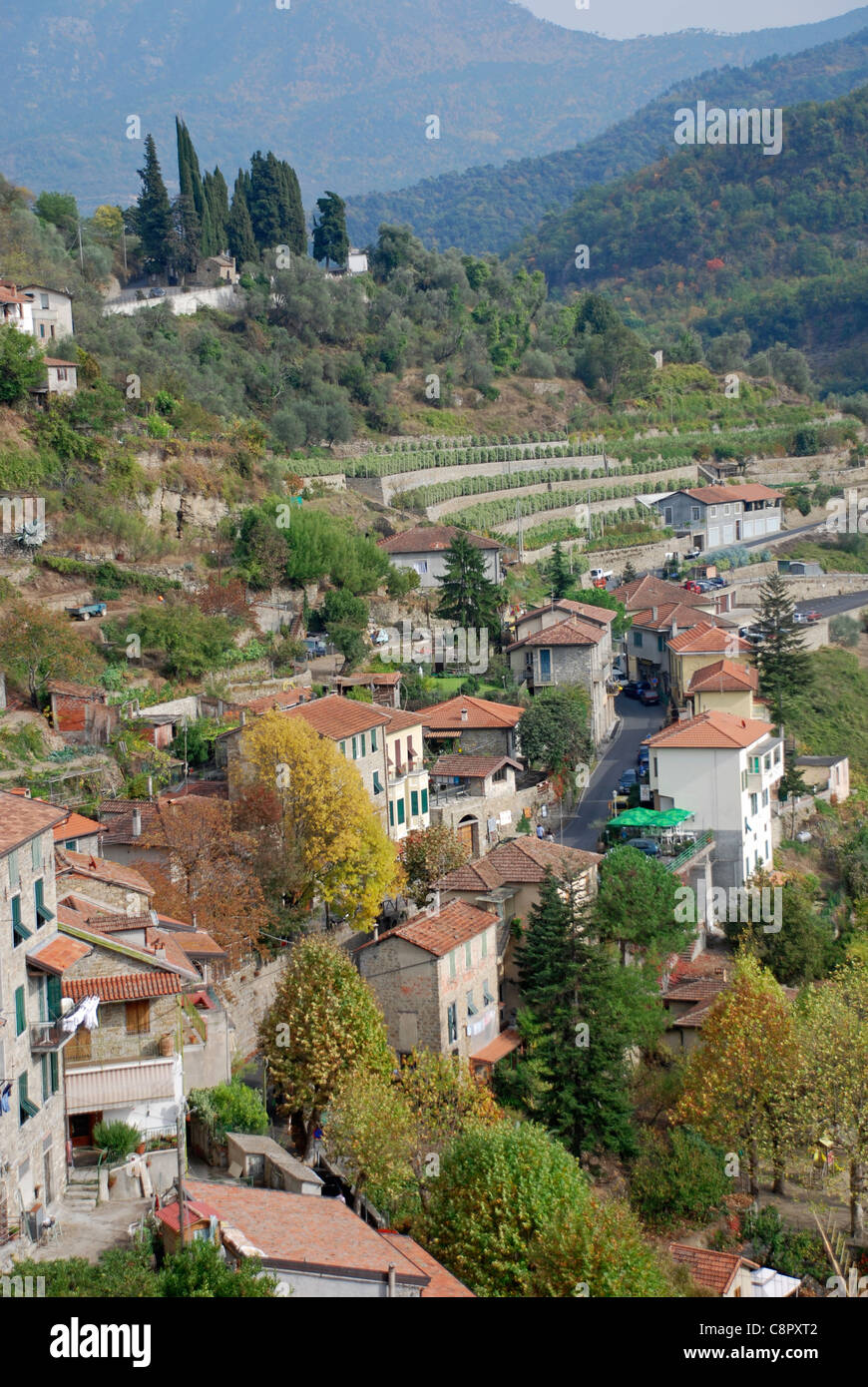 Italien, Blick über die Stadt in italienischen Alpen Stockfoto