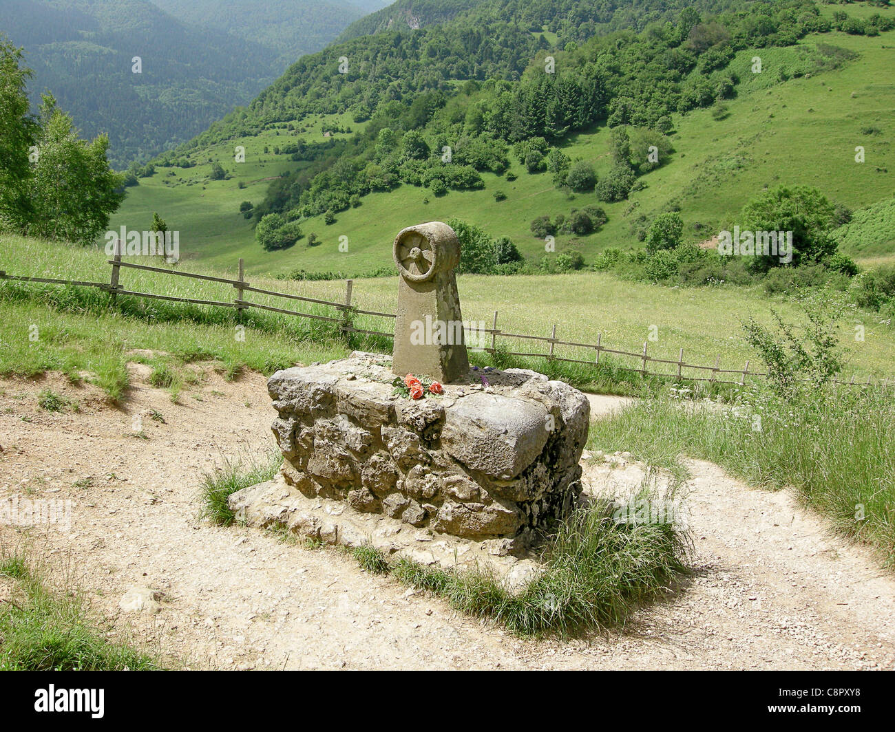 Frankreich, Languedoc-Roussillon, Katharer Denkmal in den Pyrenäen, Burg Montségur Stockfoto