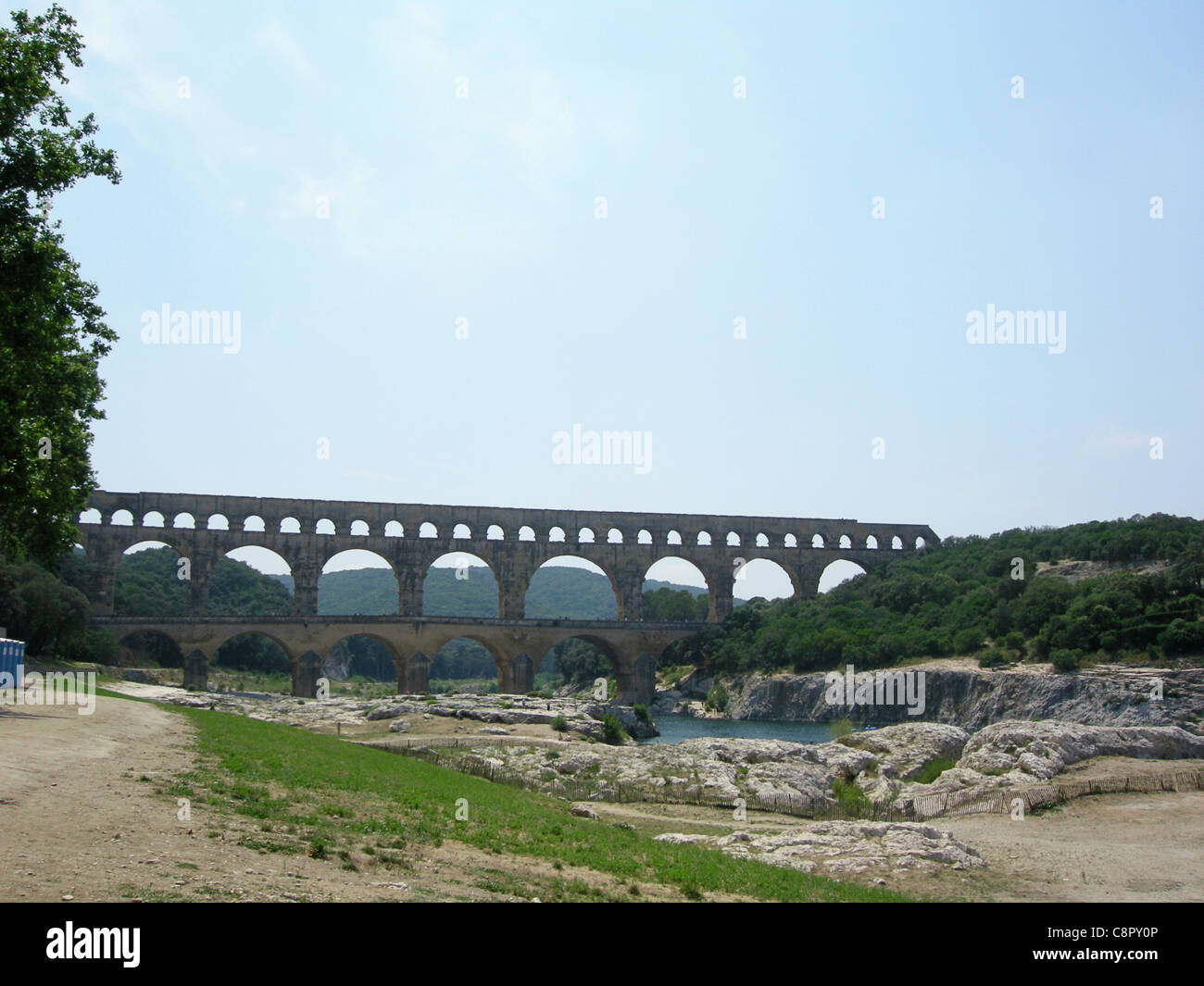 Frankreich, Languedoc-Roussillon, Pont du Gard, antike römische Aquäduktbrücke Stockfoto