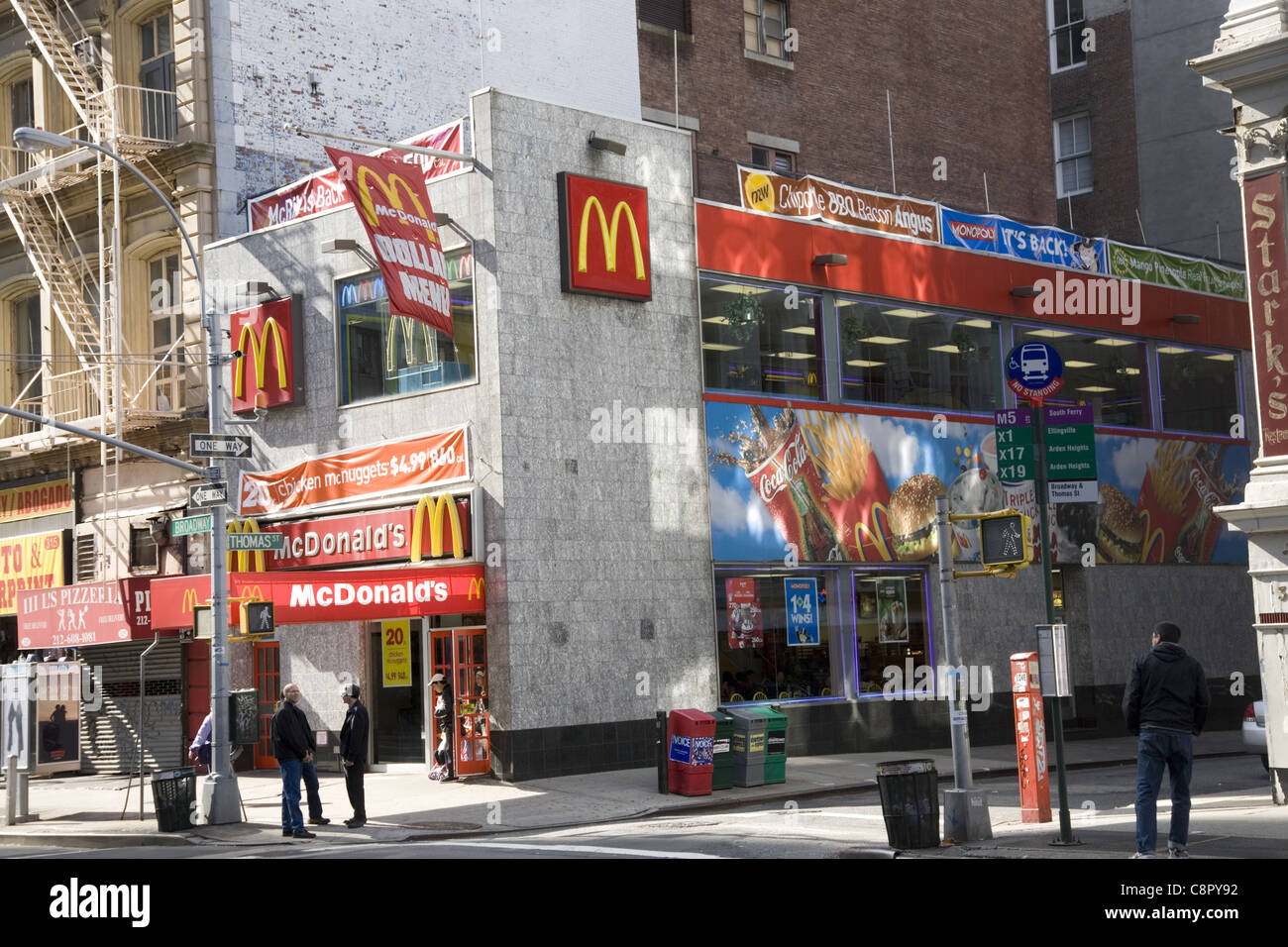 McDonald's am Broadway in Manhattan, New York Unterstadt. Stockfoto