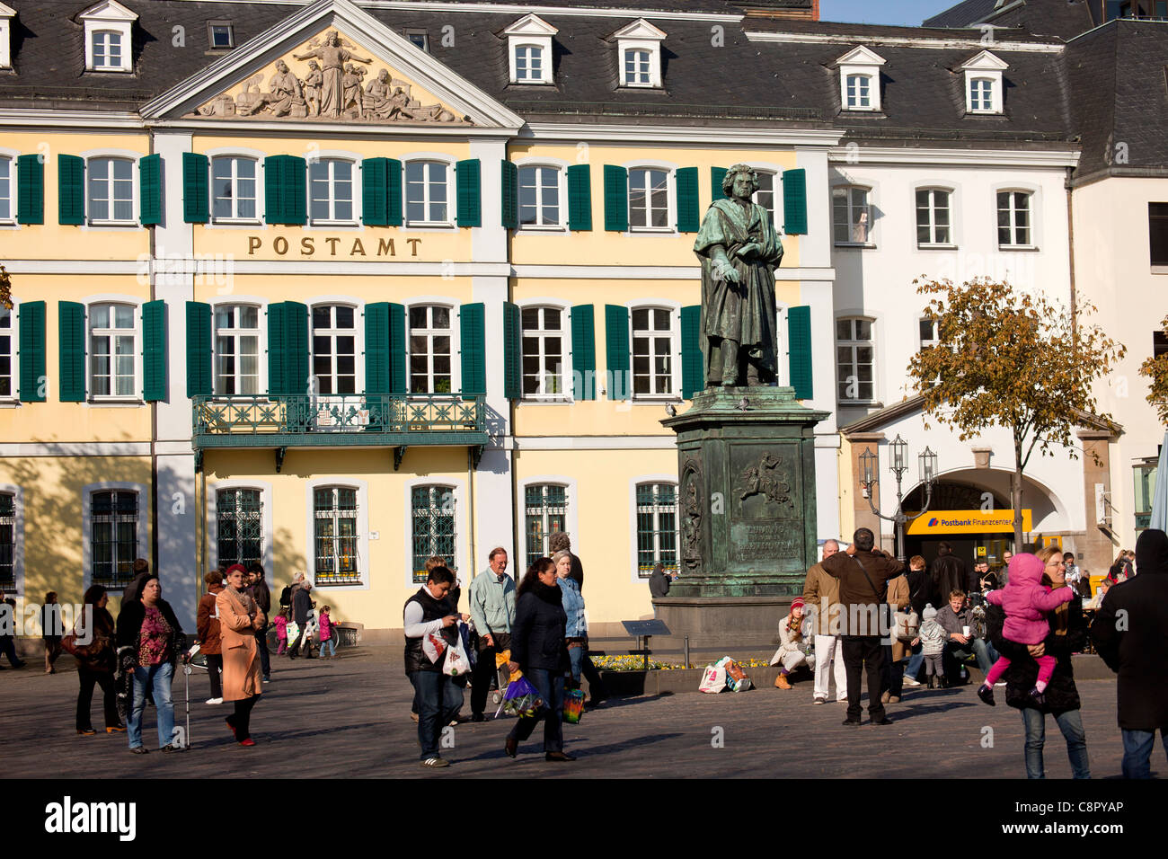 Beethoven-Denkmals vor dem Postamt am Münster-Platz in Bonn, Nordrhein-Westfalen, Deutschland Stockfoto