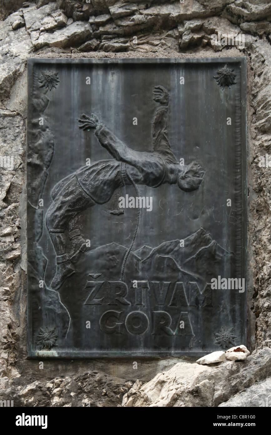 Denkmal für die Opfer der Berg Triglav im Vrata Tal in den Julischen Alpen, Slowenien. Stockfoto