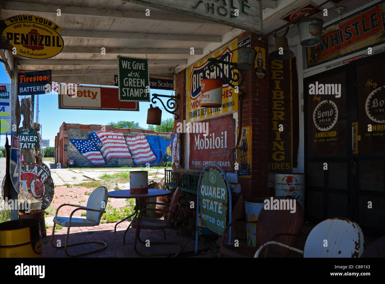 Vereinigte Staaten von Amerika Oklahoma, Route 66, Erick, ein Zeichen in einem vorhergehenden Treffen Markt-shop Stockfoto