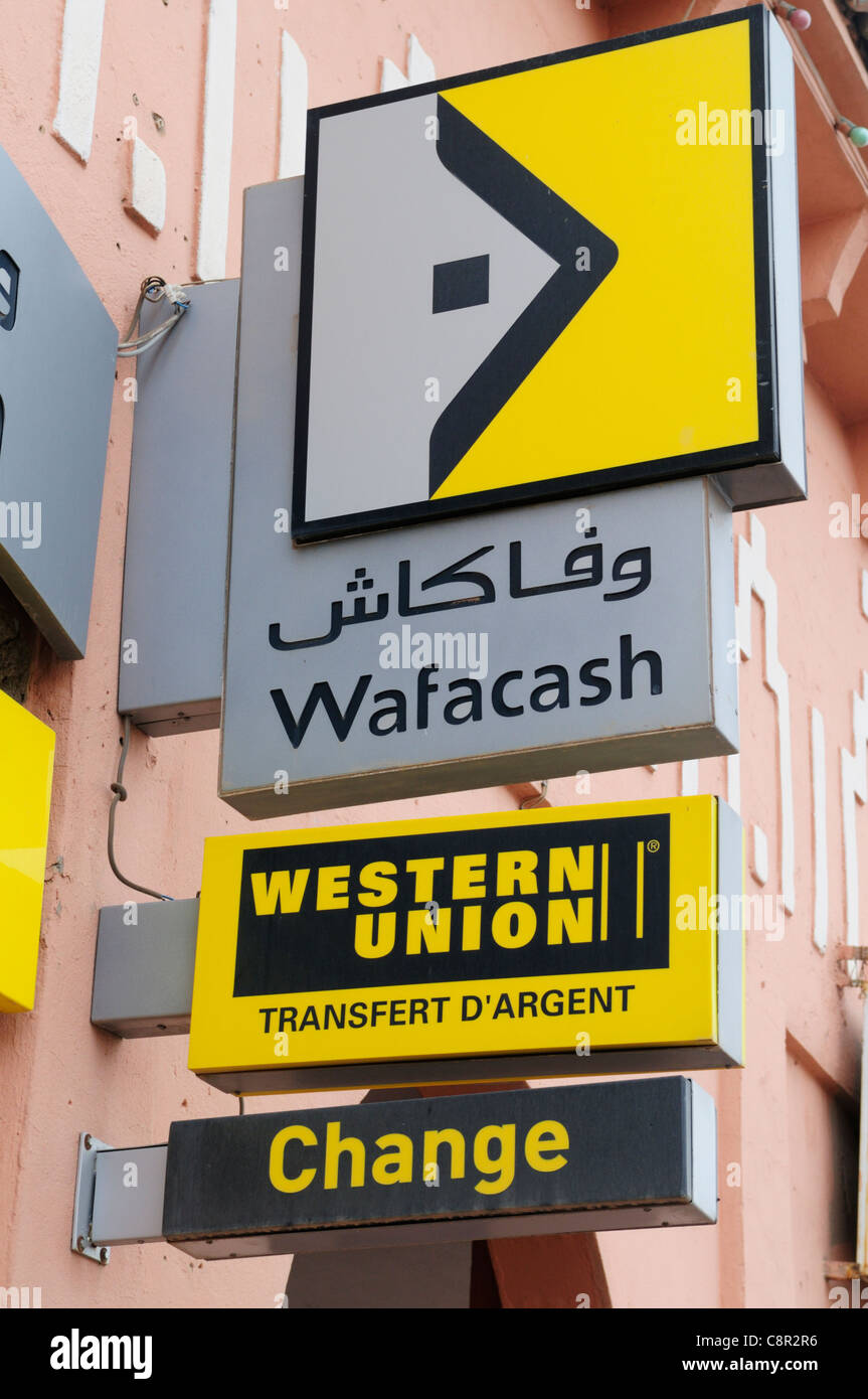 Wafacash Bank und Western Union Zeichen, Ouazazate, Marokko Stockfoto