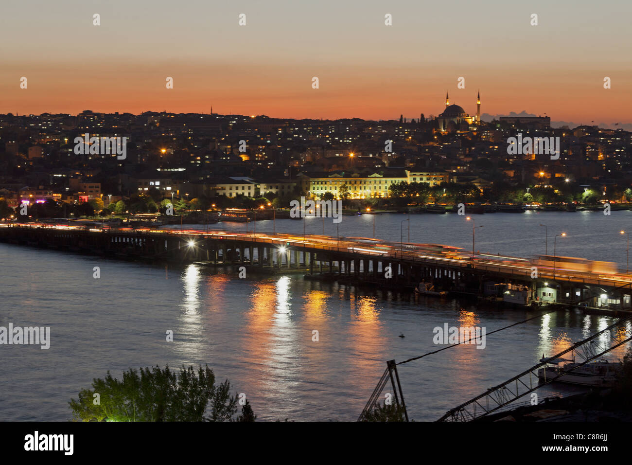 Goldene Horn bei Sonnenuntergang, Istanbul, Türkei Stockfoto