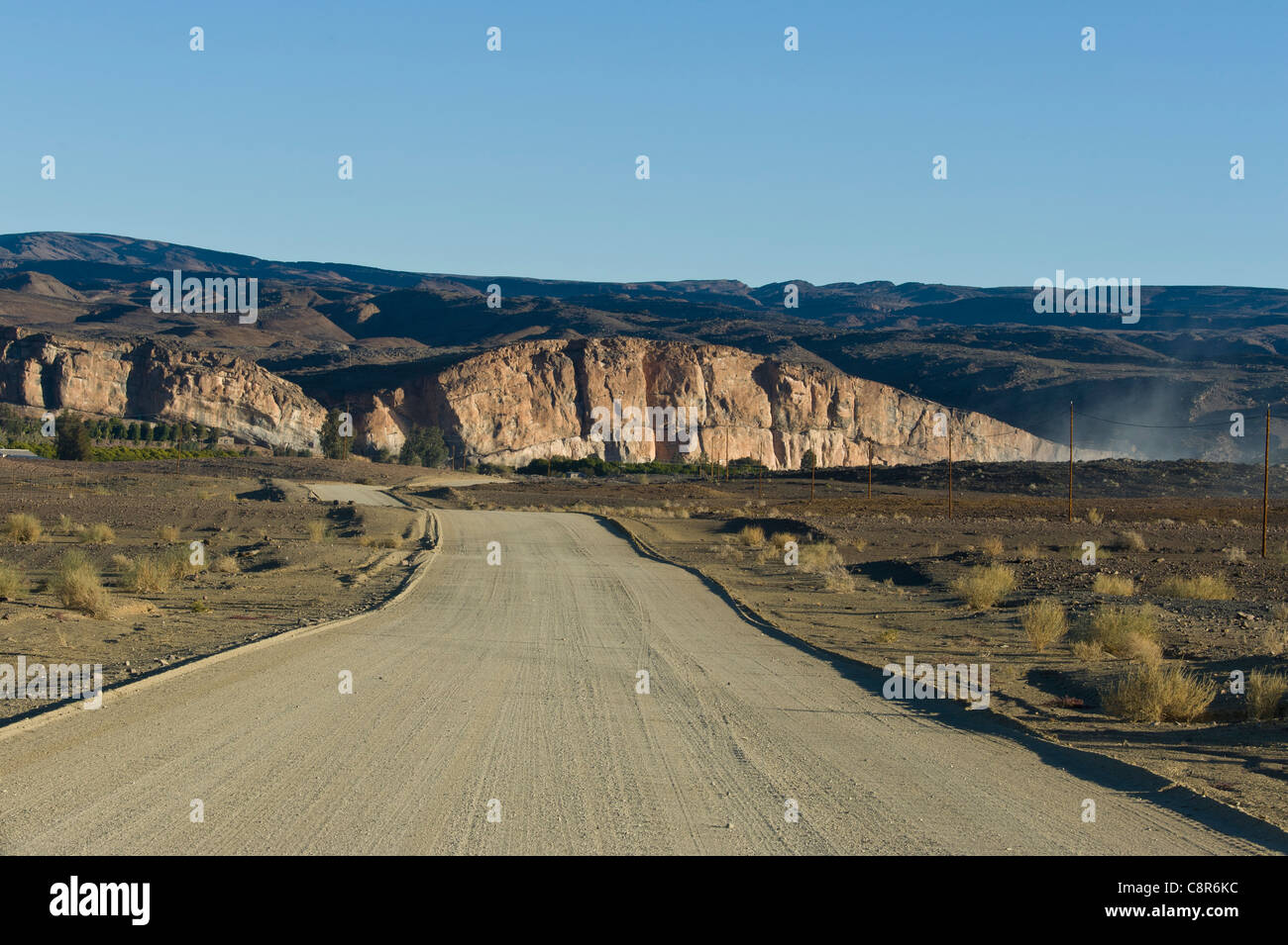 Schotterstraße und geologischen Falte westlich von Noordoewer Namibia Stockfoto