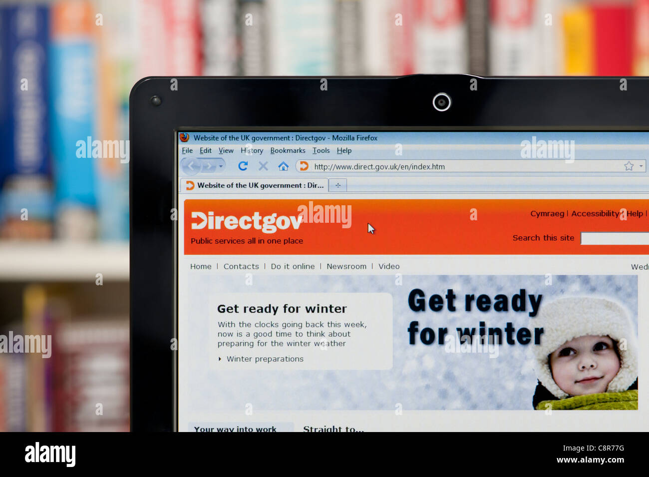 Die Directgov Website erschossen vor einem Bücherregal-Hintergrund (nur zur redaktionellen Verwendung: print, TV, e-Book und redaktionelle Webseite). Stockfoto