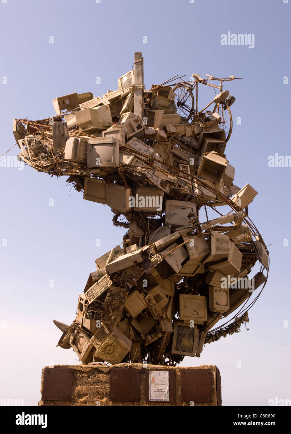 Skulptur aus recycelten computer Materialien, Al-Mina, Tripoli (Trablous), nördlichen Libanon. Stockfoto