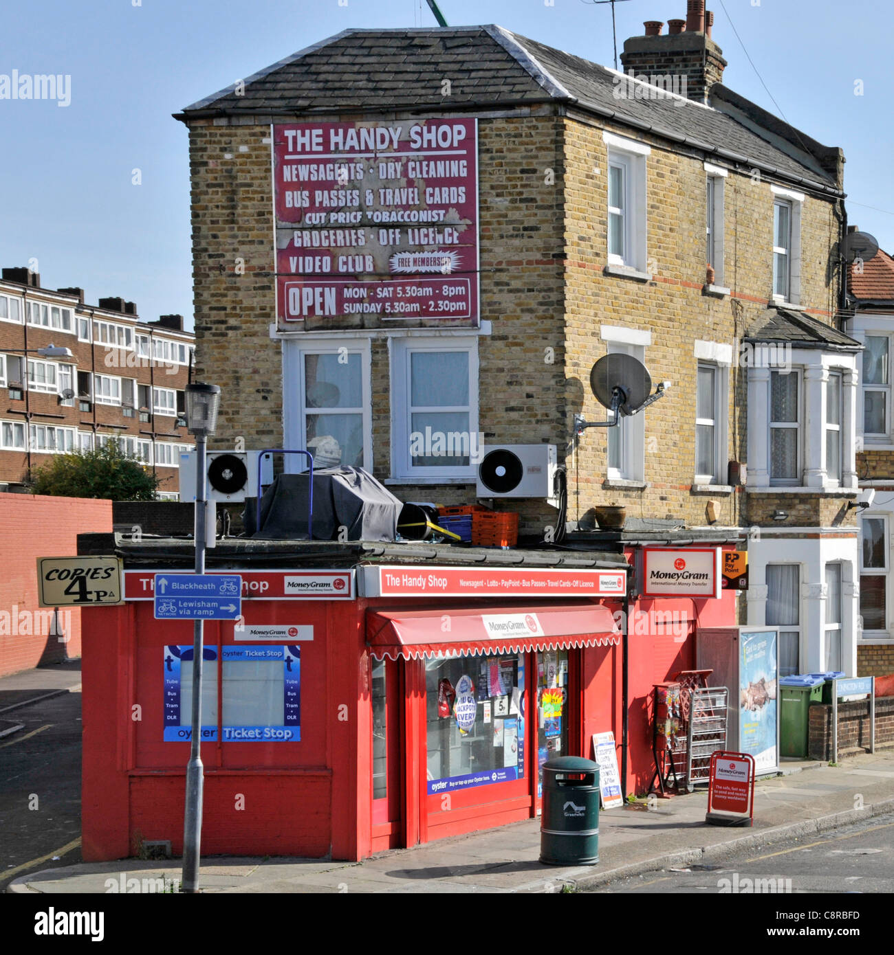 „The Handy Shop“, ein Lebensmittelgeschäft in der Ecke, Einzelhandelsgeschäft Lewisham London England Großbritannien Stockfoto